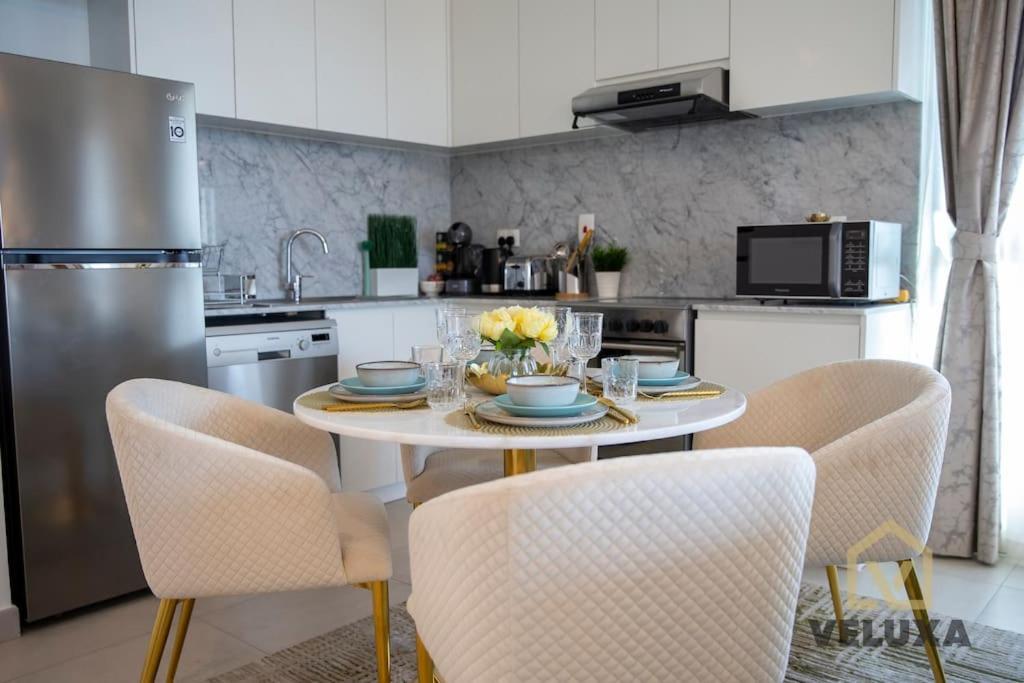 Veluxa - Luxury And Bright 1 Bedroom Apartment, Burj View! Dubai Eksteriør billede