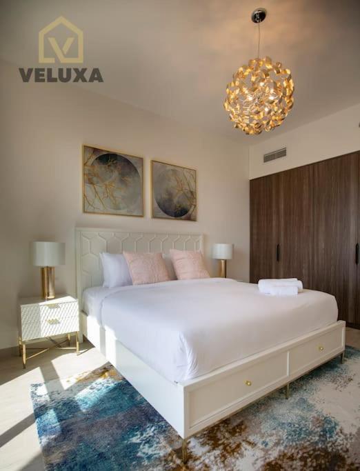Veluxa - Luxury And Bright 1 Bedroom Apartment, Burj View! Dubai Eksteriør billede