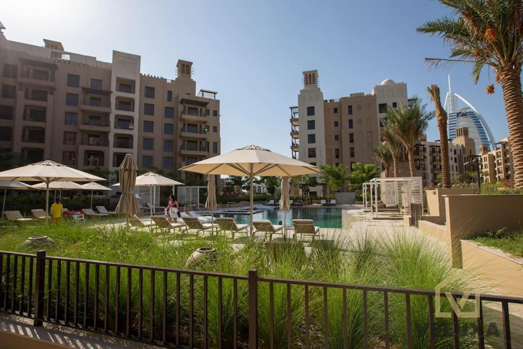 Veluxa - Luxury And Bright 1 Bedroom Apartment, Burj View! Dubai Eksteriør billede